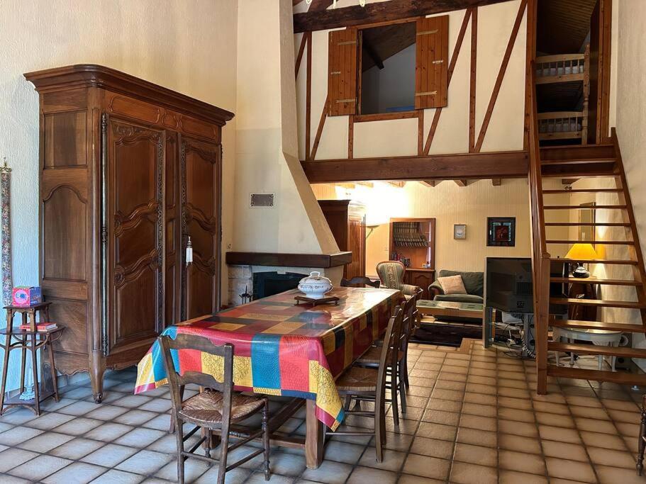 Maison Paisible Avec Lac Prive Secondigny Luaran gambar